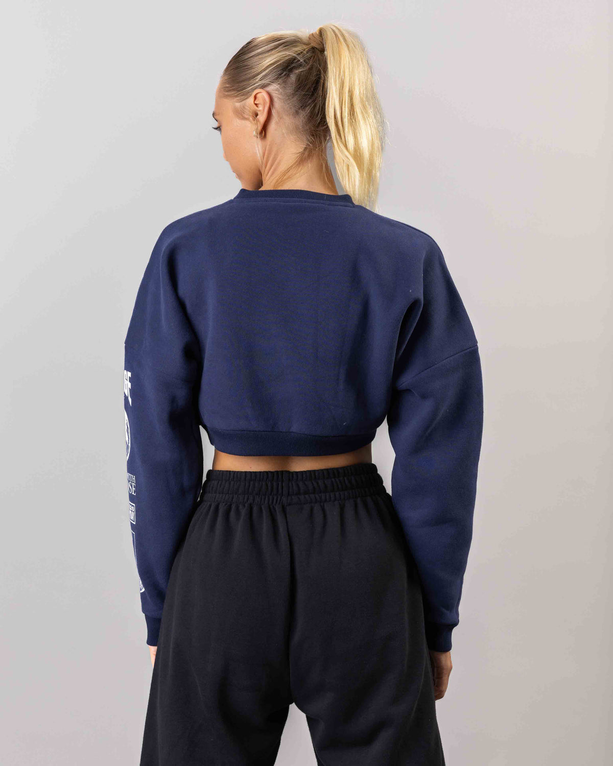 Globe Stride Crop Sweat Shirt