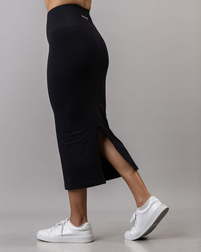 Classic Seamless 3/4 Skirt